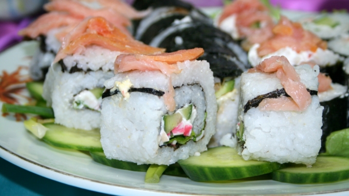 Консумирахме с удоволствие суши изкушенията, защото най-вкусно е, когато сам приготвяш храната си.